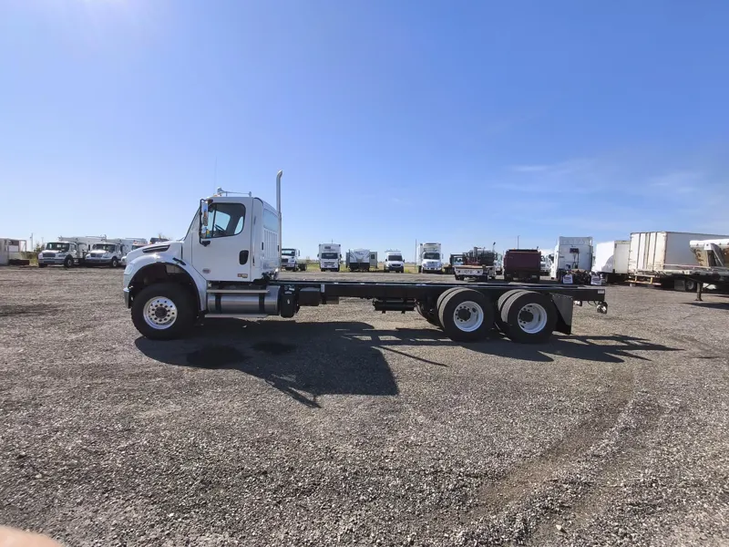 2025 FREIGHTLINER BUSINESS CLASS M2 106 PLUS